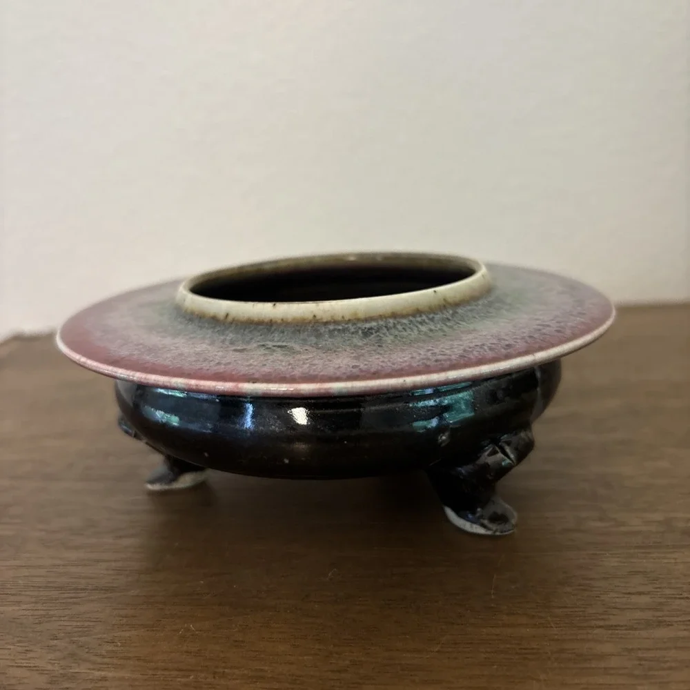 VTG Artist Signed Ikebana Round Tripod Ceramic Vase w/ Multicolor Glaze 5.5